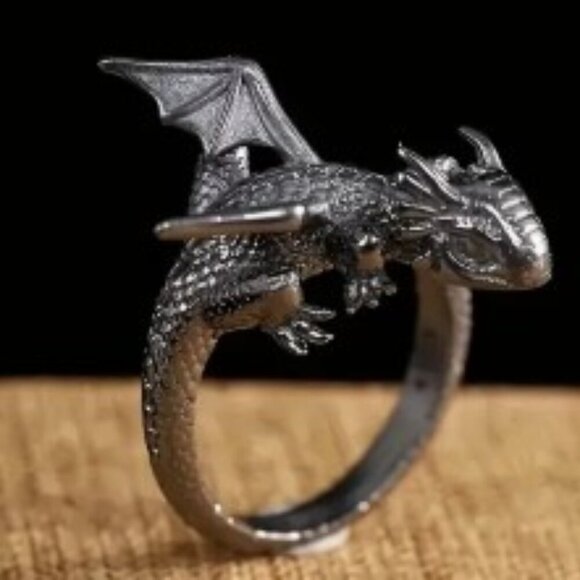 Knitting Loop Crochet Ring, Shiny Black Flying Dragon Design, Metal Yarn Guide - Picture 1 of 6